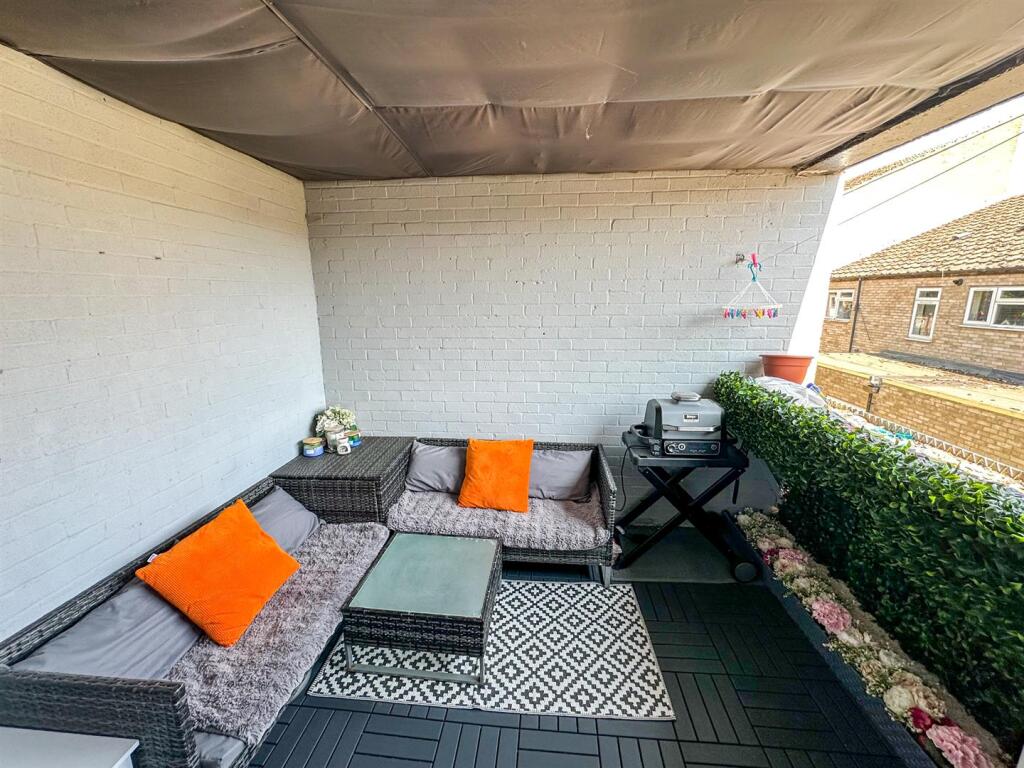 Apartment in Northampton, North Northamptonshire - View 4