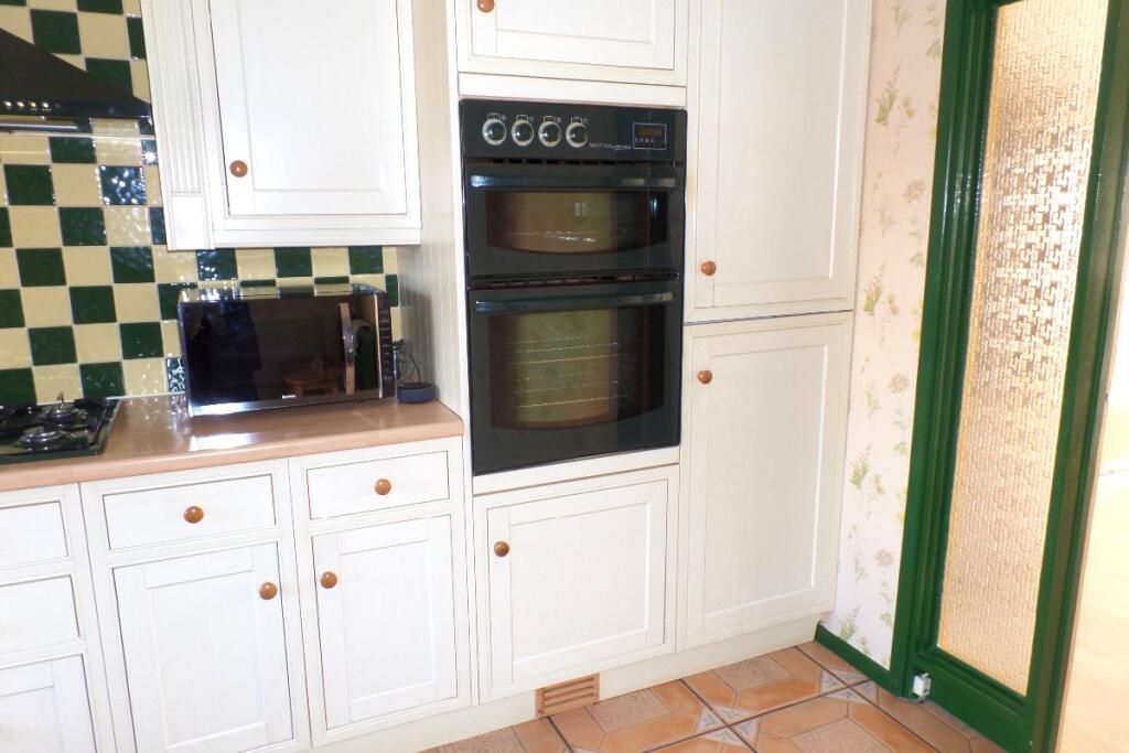 House in Cardiff, Bryncyn, Pentwyn - View 4
