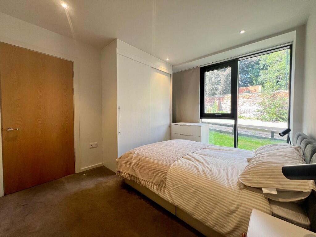 Apartment in Leeds - View 3