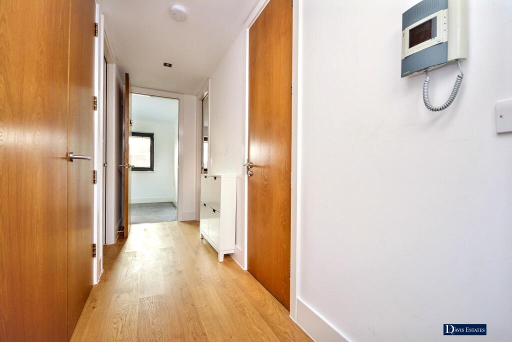 Apartment in London - View 5