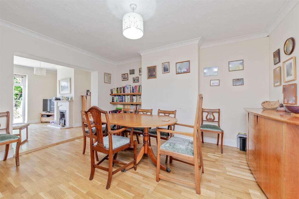 Oakwood Drive, St. Albans photo 4