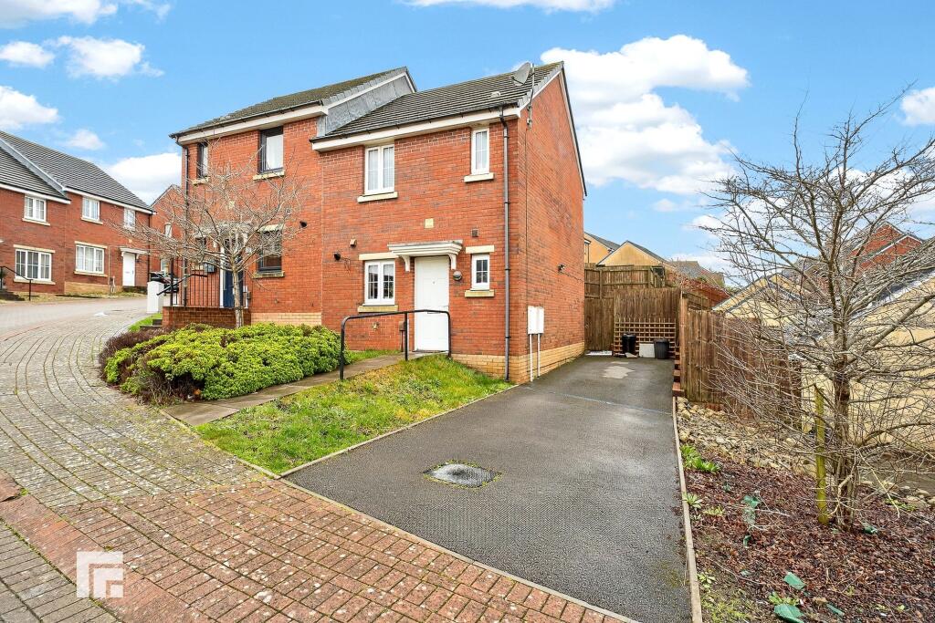 2-bed house on White Farm, Barry, CF62, £230,000