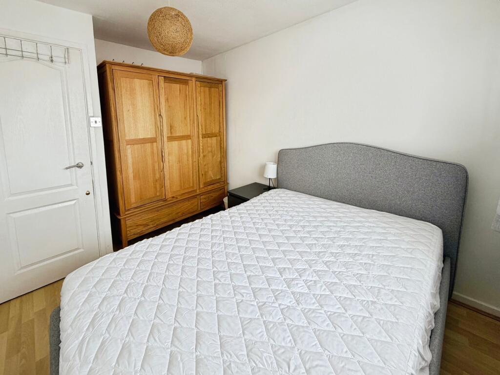 House in Bracknell, Hanworth - View 5