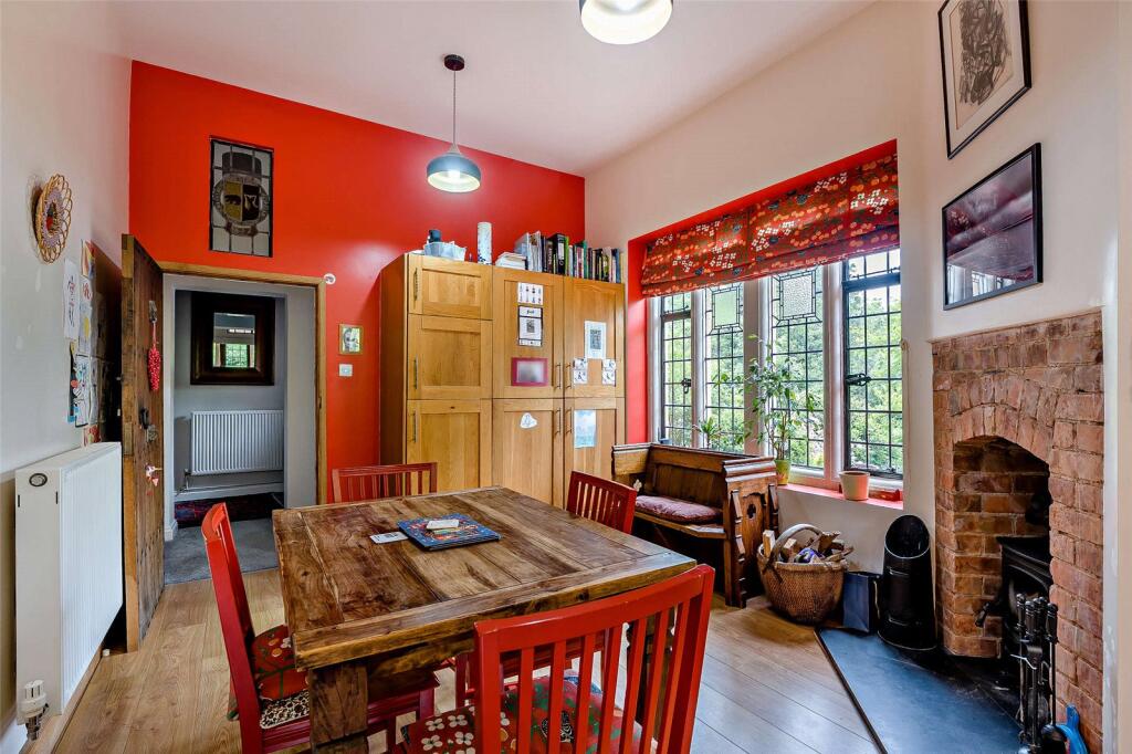 House in Malvern Hills, Pendock - More