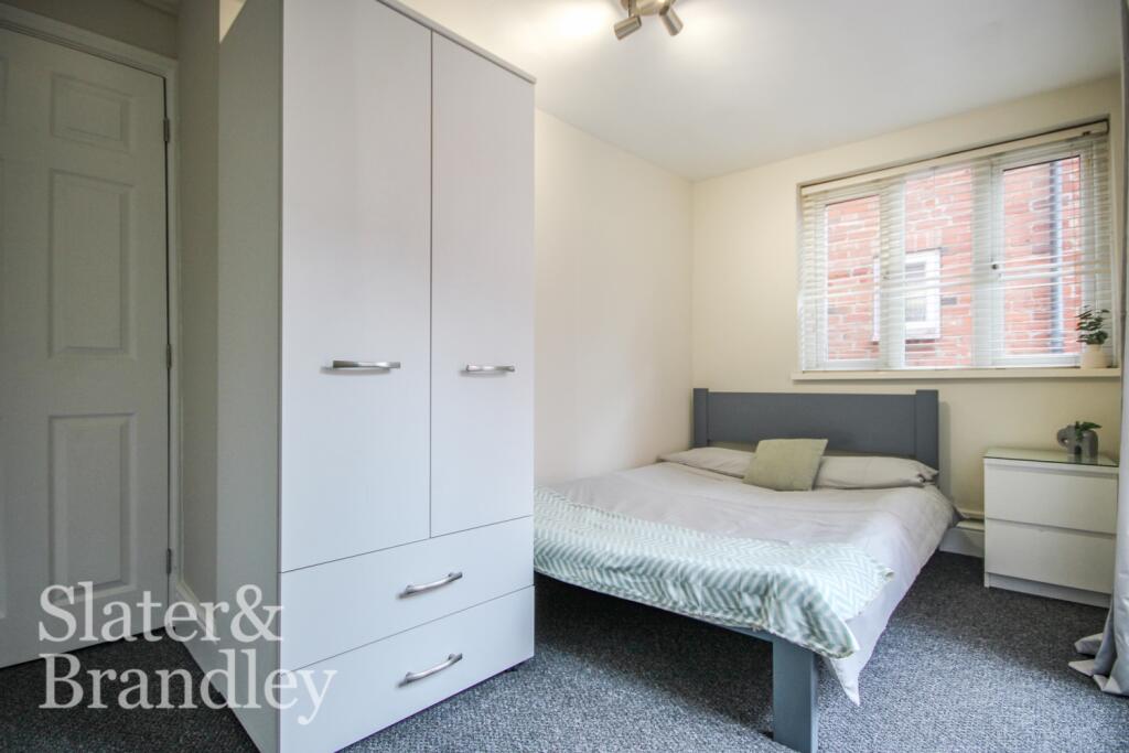 Main image of property: 215a Mansfield Road, Nottingham, NG1