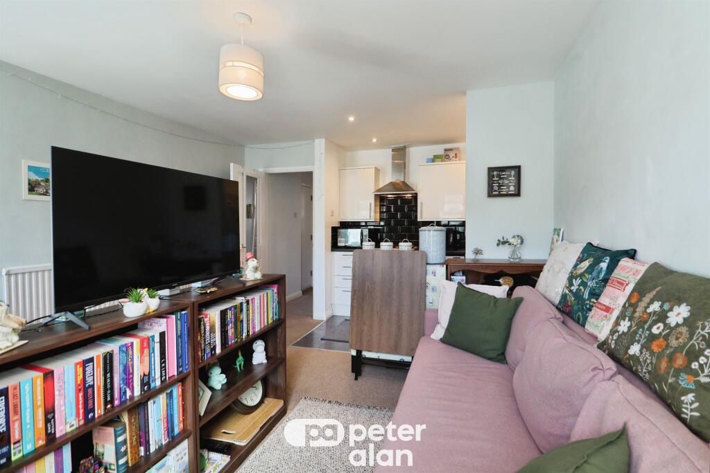 Apartment in Cardiff, Cathays - View 4
