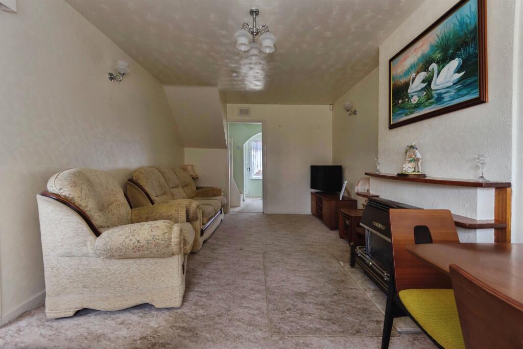 Pinewood Drive, BIRMINGHAM photo 3