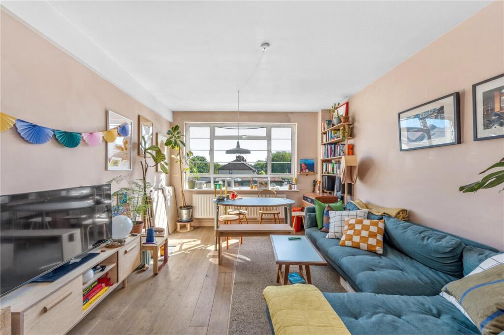 Main image of property: Beaumont Court, Upper Clapton Road, London, E5