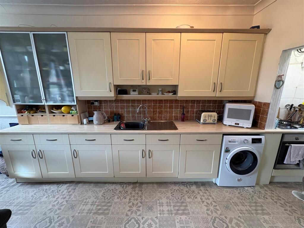 Additional image 3 of Moor Lane, Gomersal, Cleckheaton