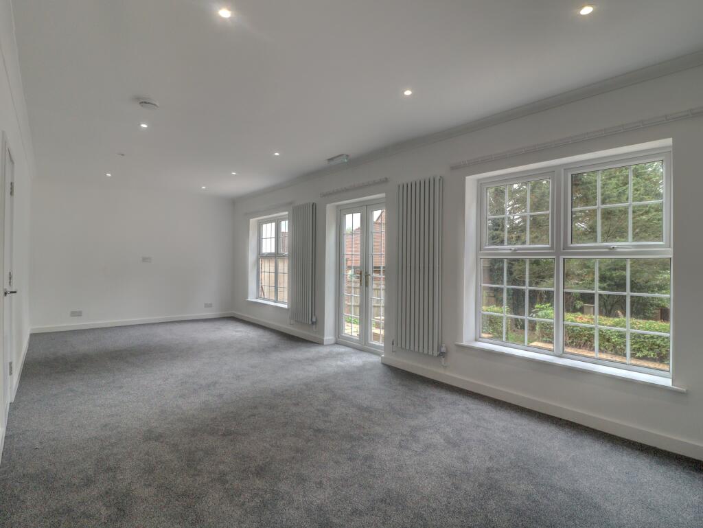 House in West Wycombe, Buckinghamshire - View 5