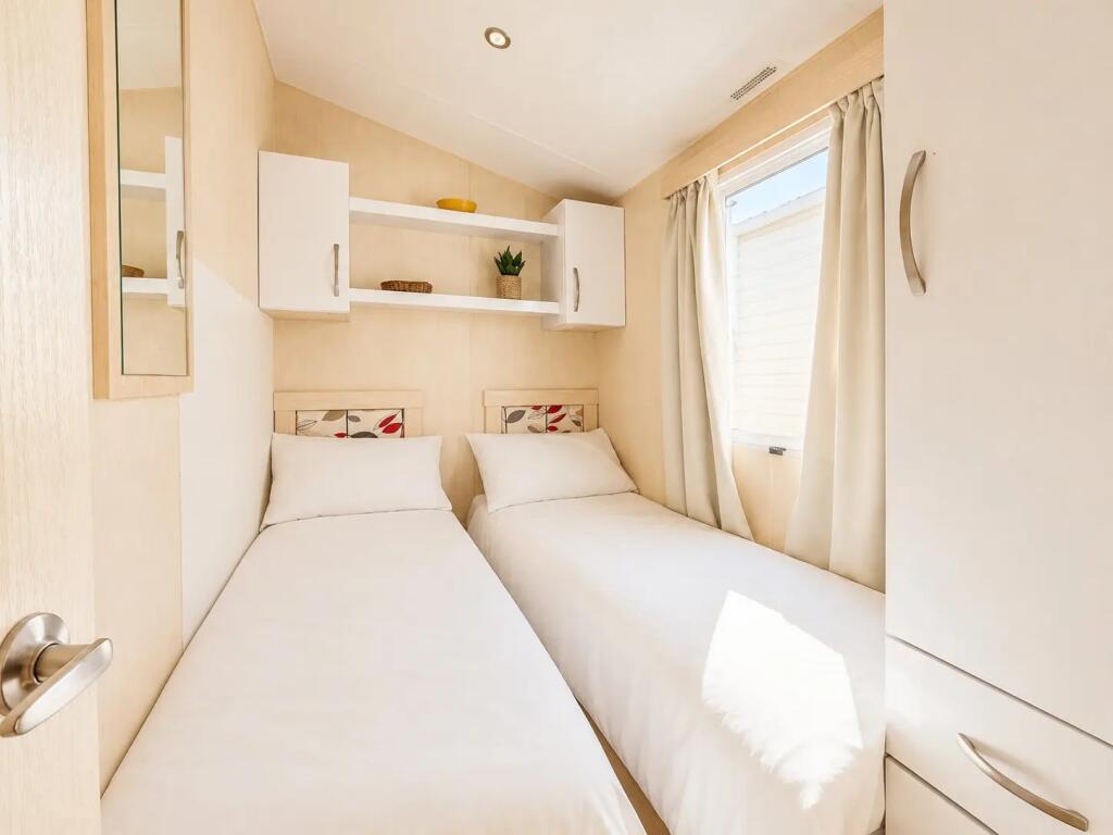 2013 Willerby Rio Gold, Felixstowe Beach Holiday Park, Walton Avenue, Felixstowe, Suffolk, IP11 2HA - View 5