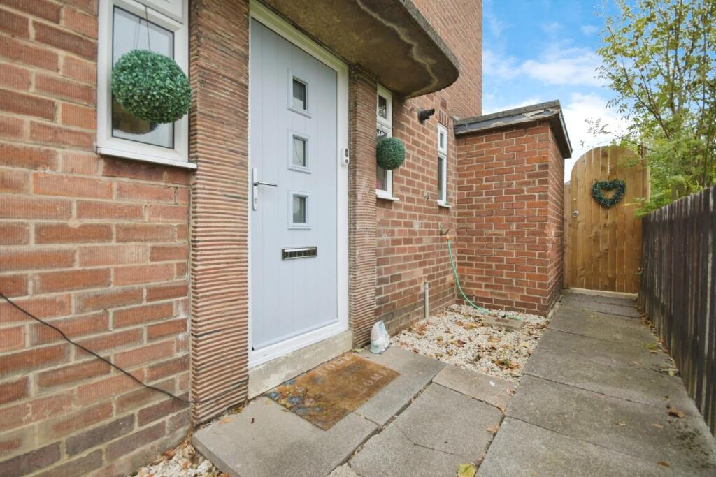 Danby Avenue, Old Whittington, Chesterfield, S41 9NJ photo 3