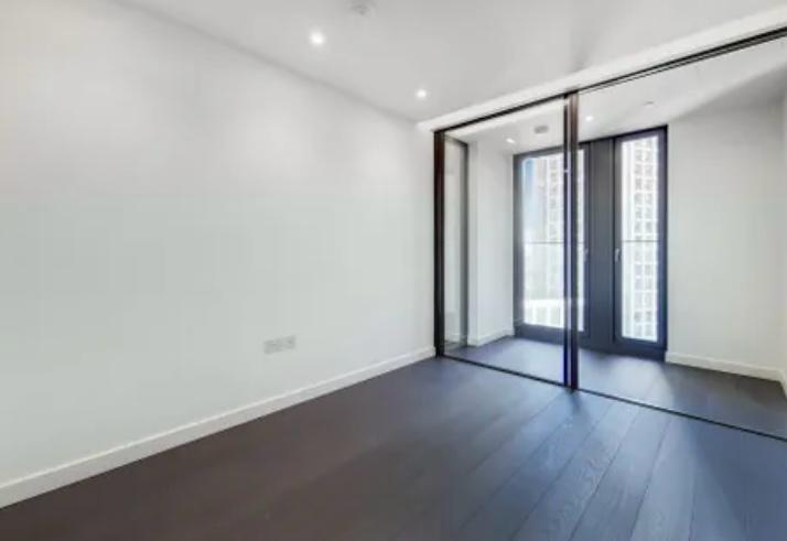 1-bed flat on Nine Elms, London, SW8, £998,000