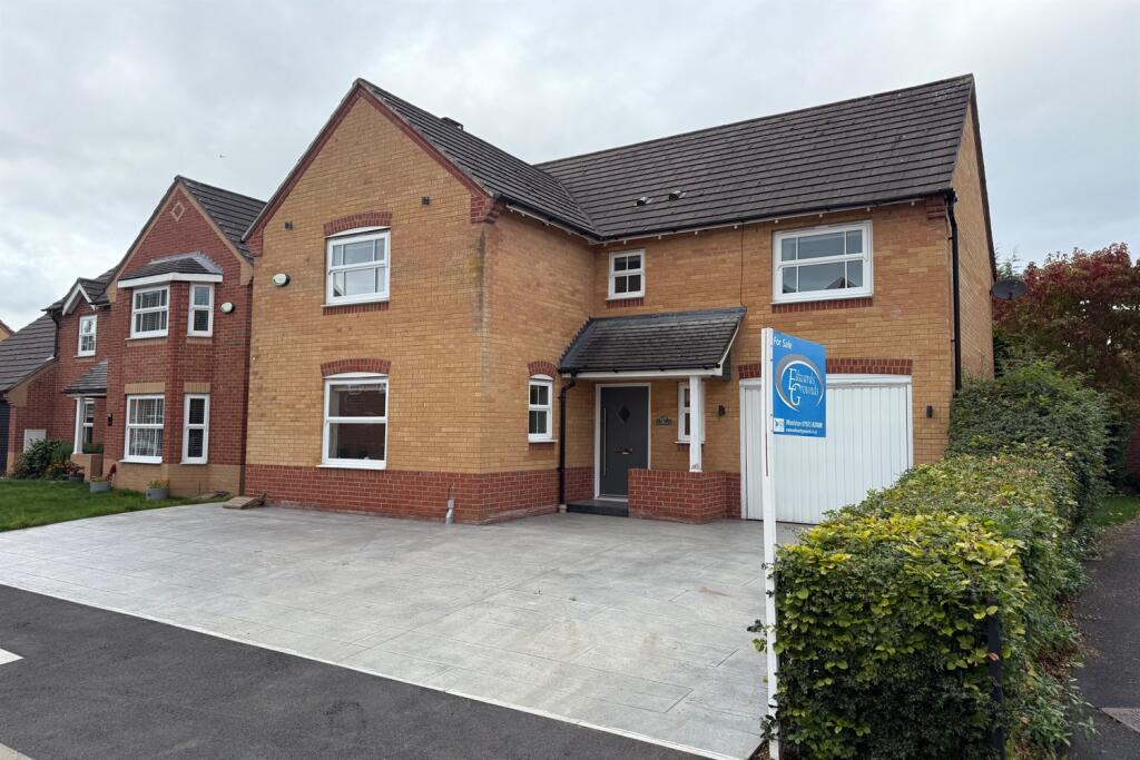 4-bed detached on 69, Templeton Drive, Fearnhead, WA2  0WR, £400,000