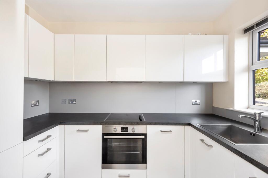 House in Horsham, Highwood - View 2