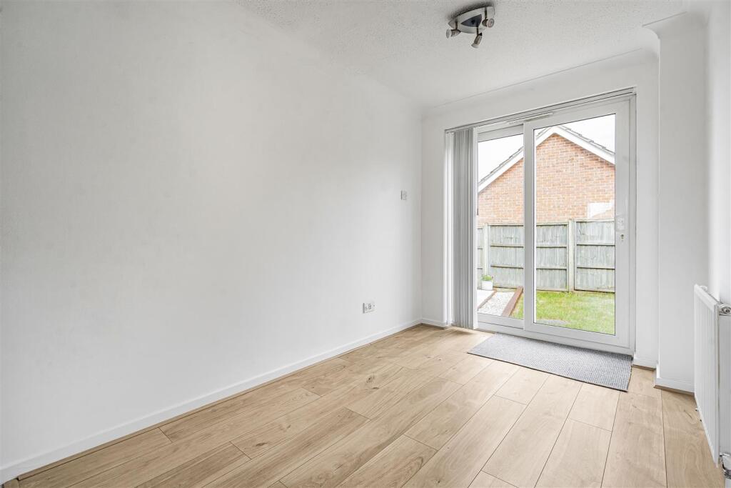 Horsham Close, Haverhill photo 4