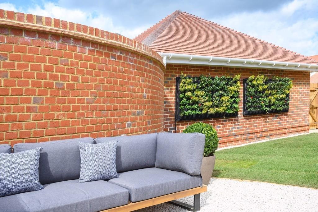 House in Tunbridge Wells, Paddock Wood - More