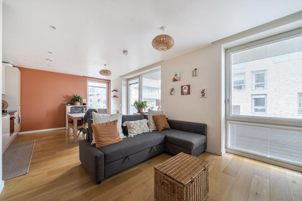 Apartment in Twickenham - View 3