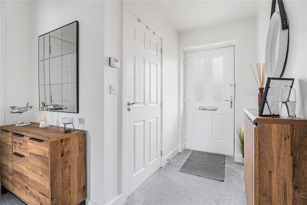 Apartment in Watford - More