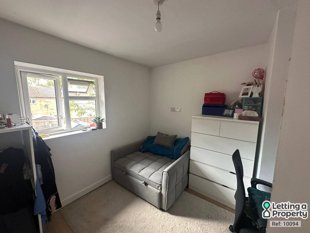 Apartment in Northampton - More