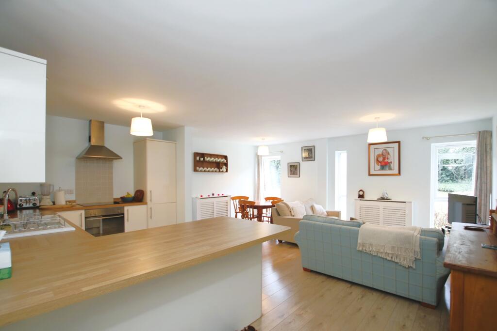 Apartment in Winchester, Hampshire - View 2