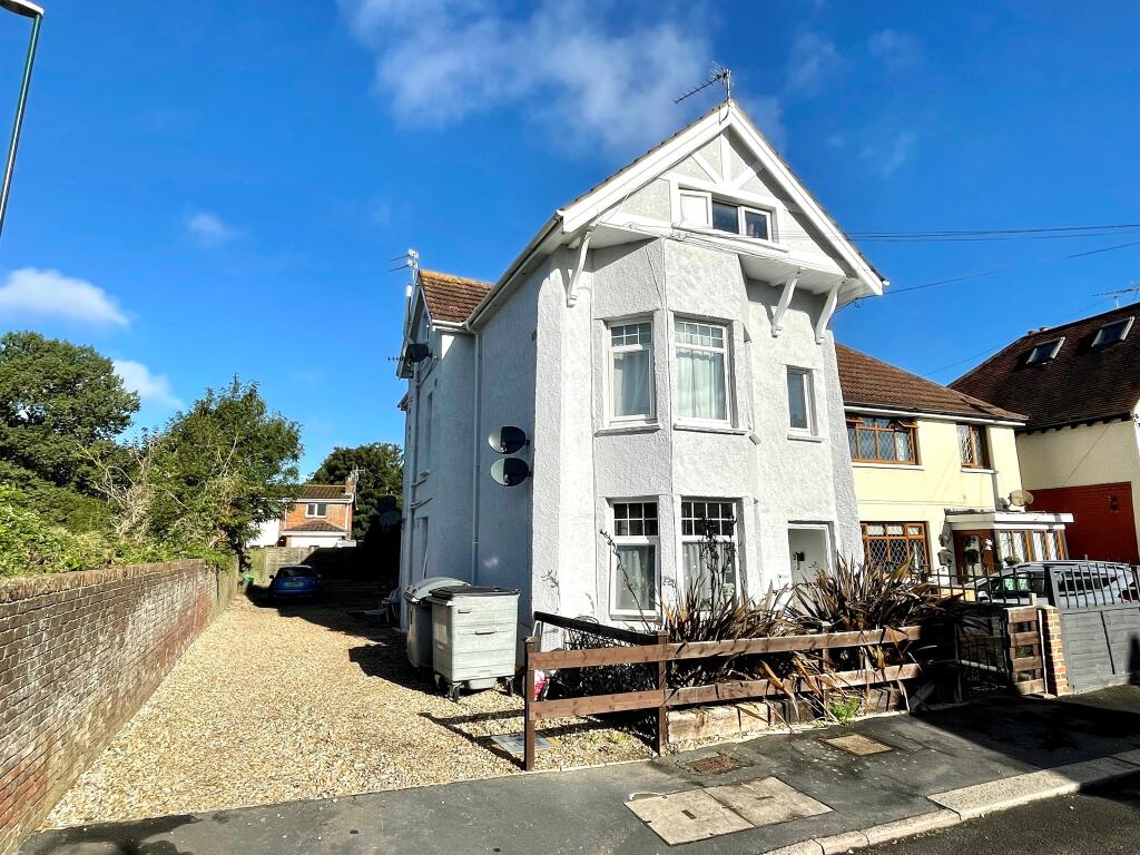 Studio studio on Gordon Avenue, Bognor Regis, £55,000
