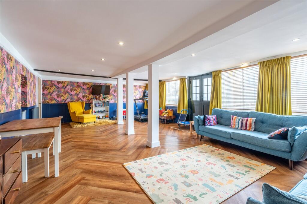 Main image of property: Needham Market, Ipswich, Suffolk, IP6