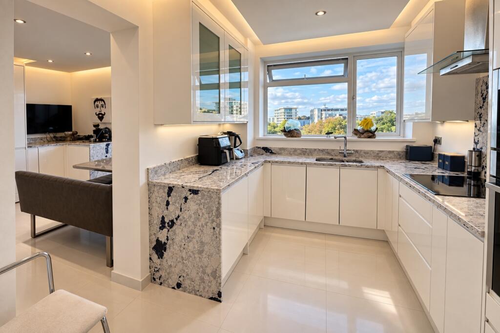 Apartment in Bournemouth - More