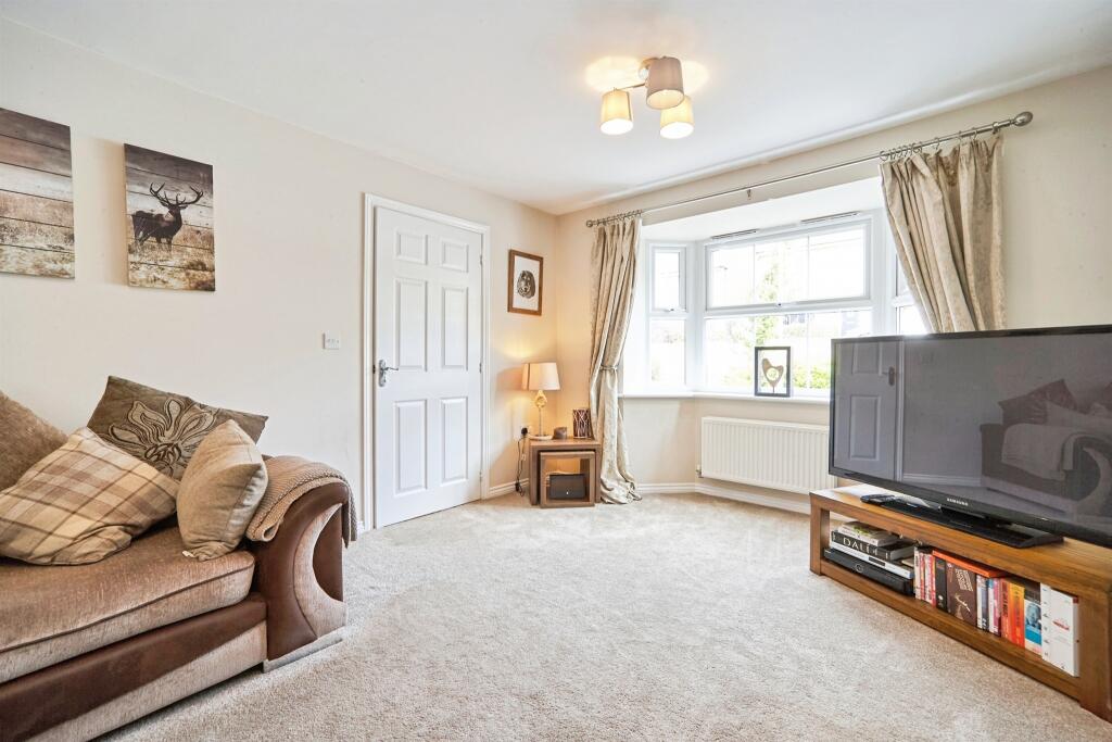 House in Bradford, Baildon - View 2