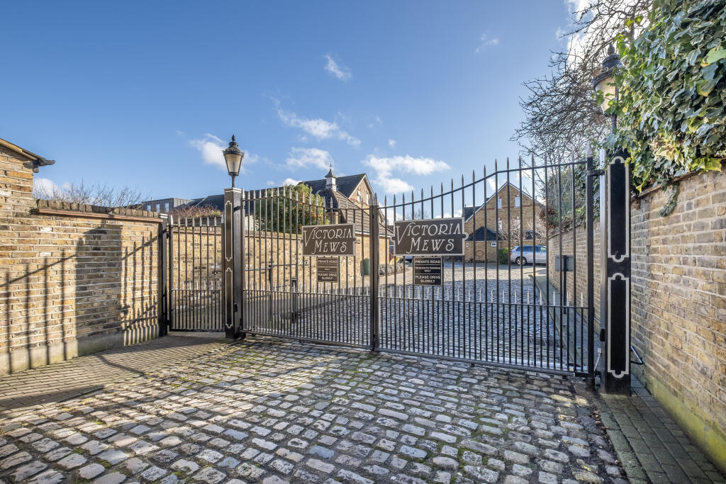 Victoria Mews, London, SW18 photo 3
