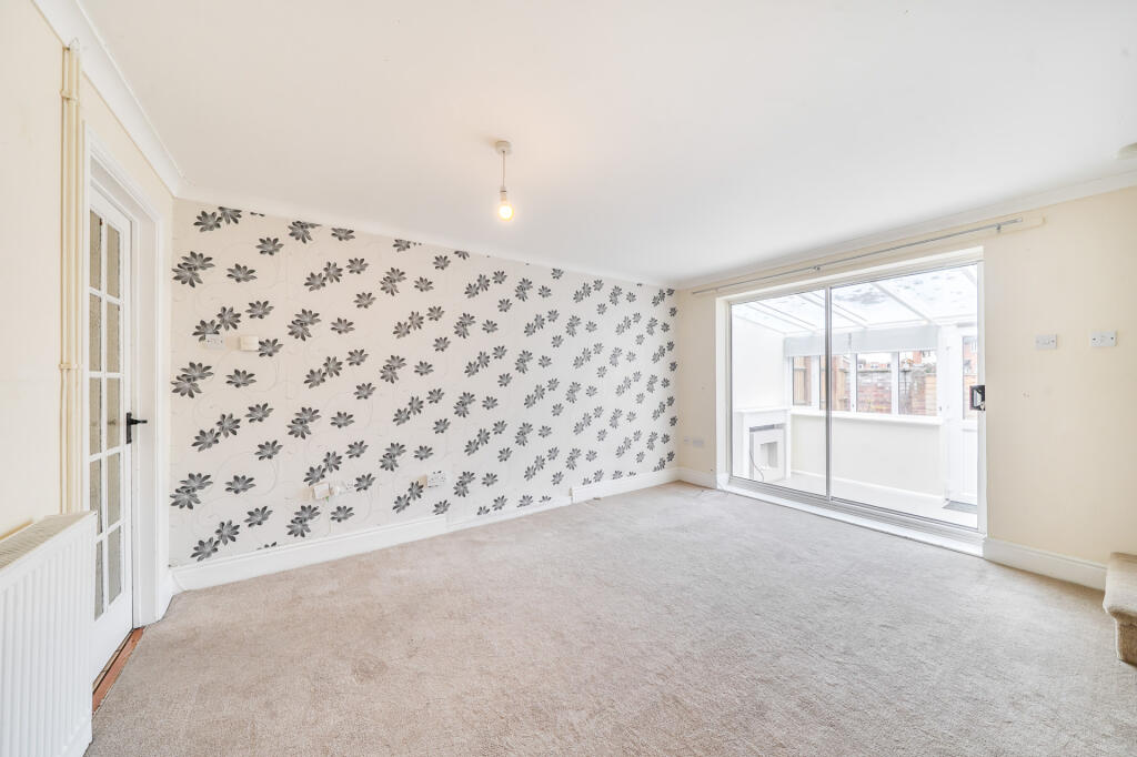 House in Worcester - View 4