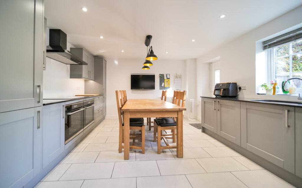 House in Calne, Quemerford - View 4