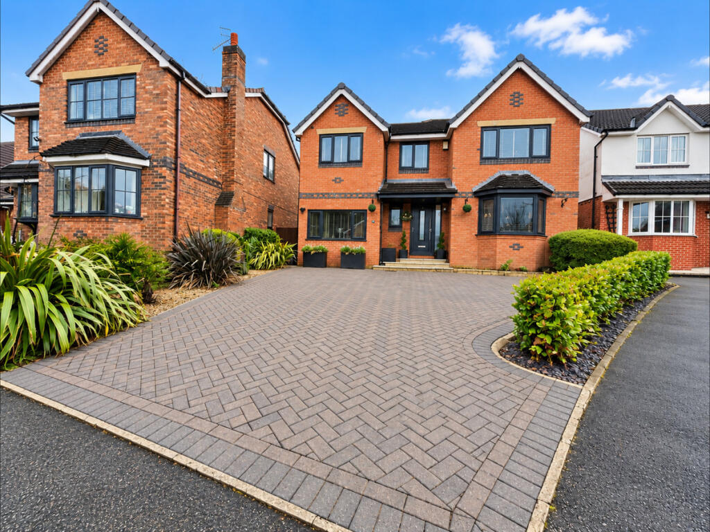 6-bed detached on Kendall Close, Blackburn, BB2, £435,000