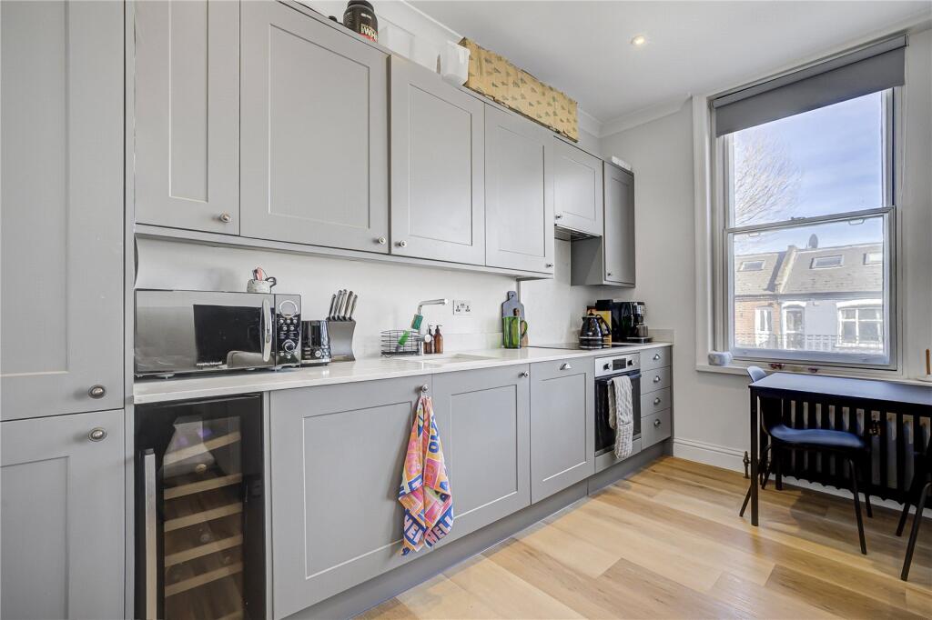 Apartment in London - View 3