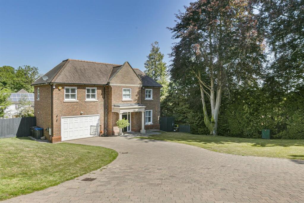 Main image of property: High Oaks Close, Coulsdon