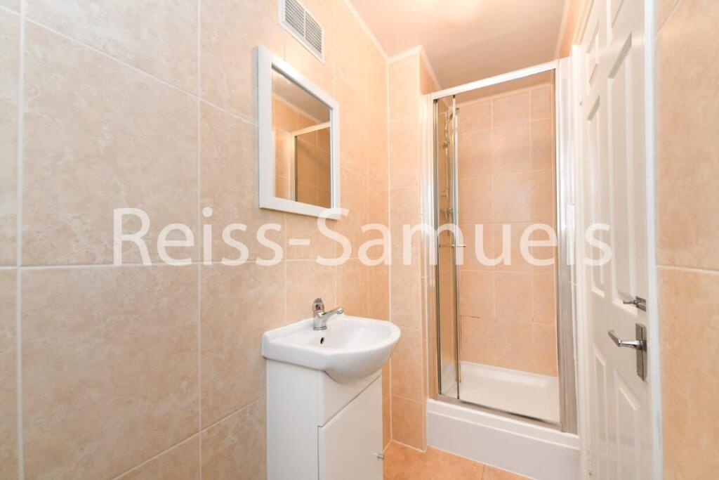 6 bedroom semi-detached house for rent