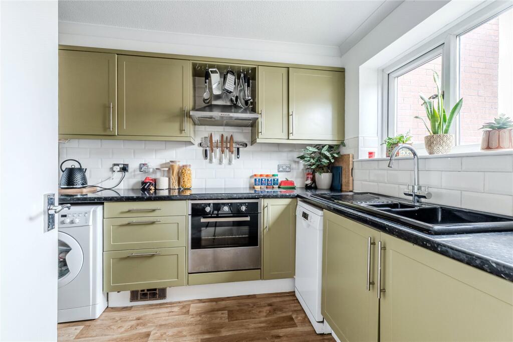 Apartment in Leeds, Harehills Corner, Harehills - View 4