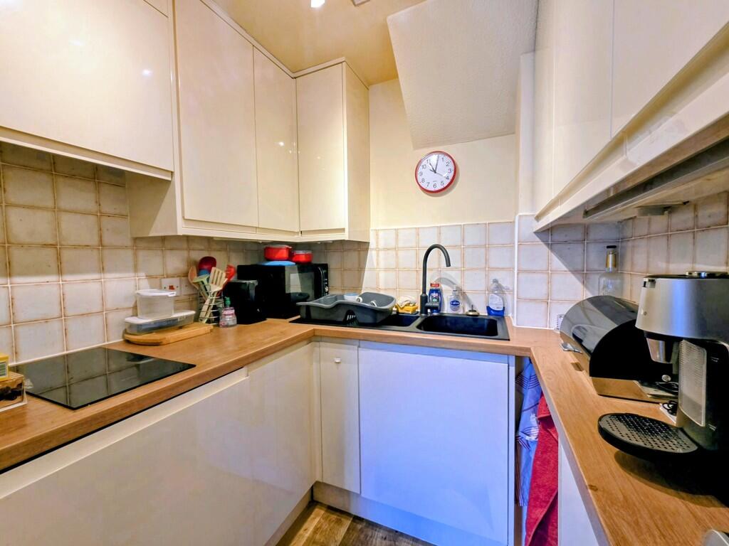 Apartment in Stroud, Cainscross - View 4