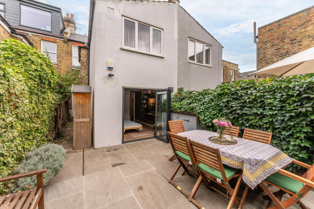 Apartment in London - View 4
