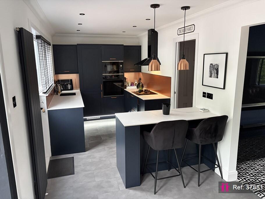 House in Glenrothes, Leslie Parks - More