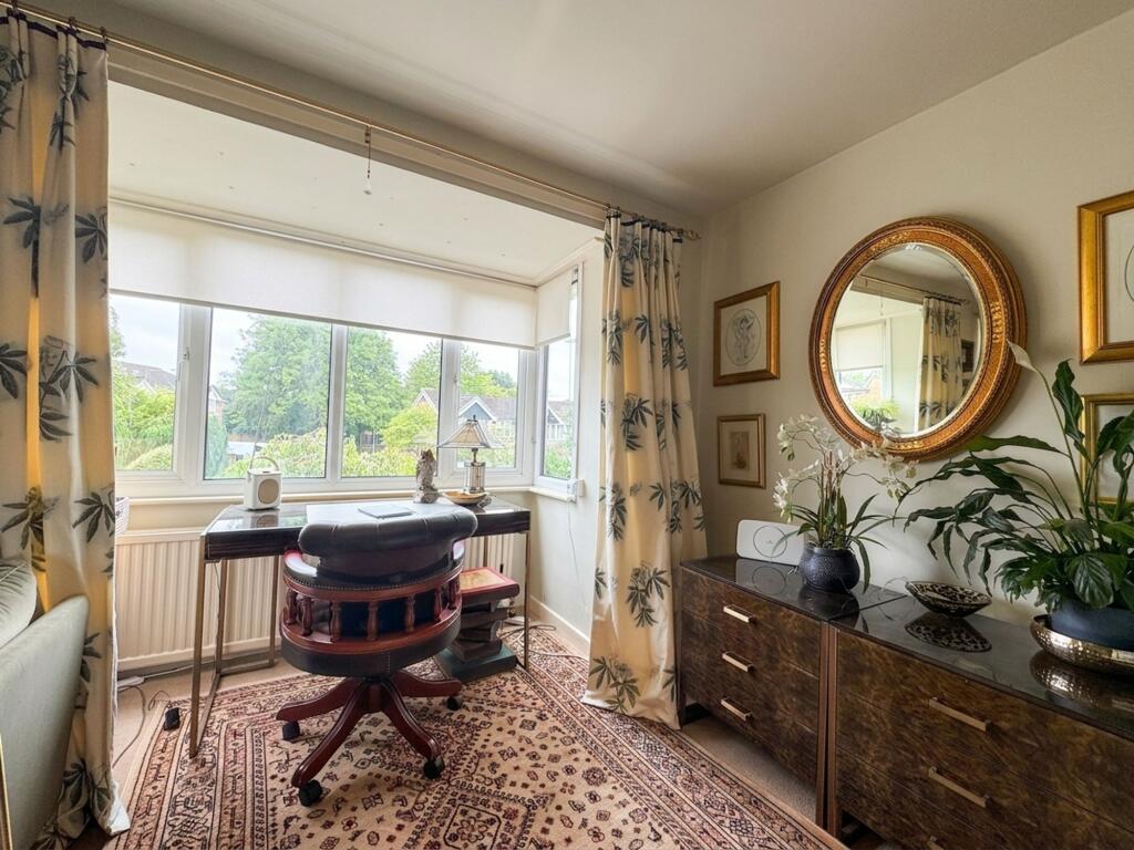 Larchwood Drive, Wilmslow, SK9 photo 4