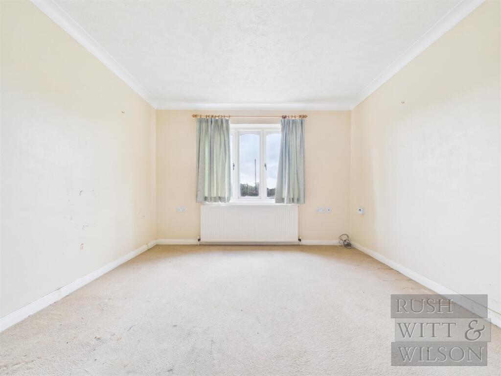Apartment in Tonbridge - View 2