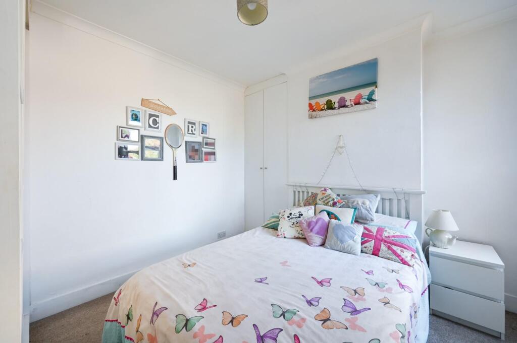 Apartment in Sutton - View 5