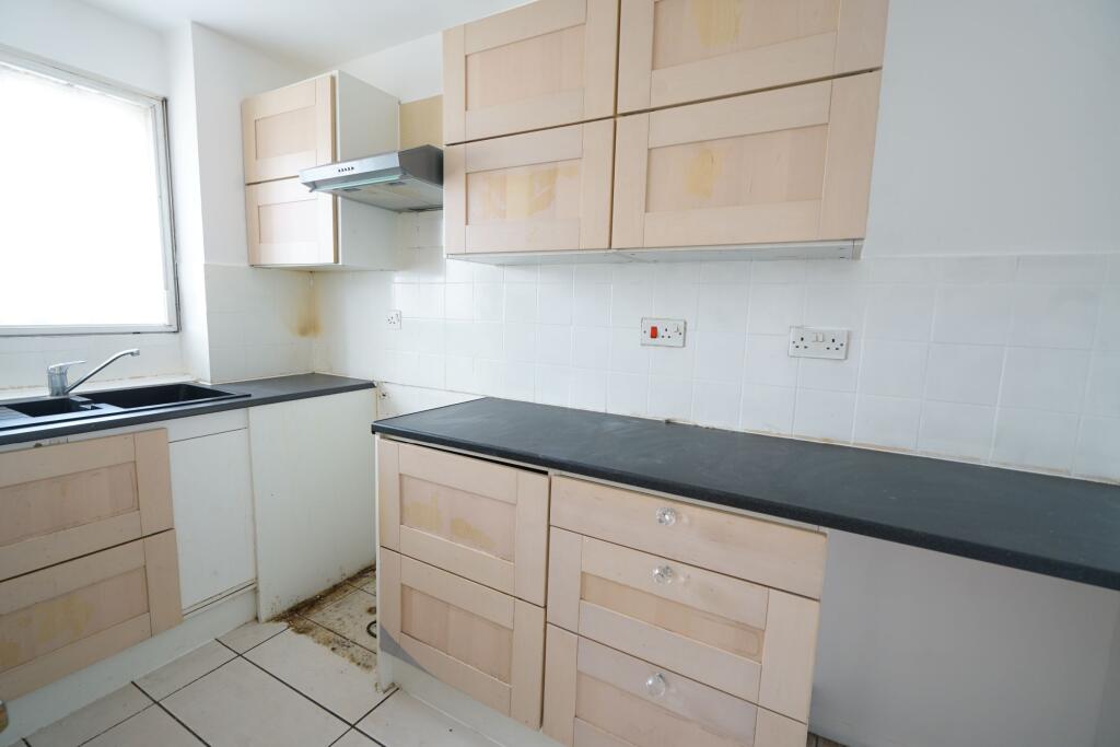 Apartment in Grays, South Stifford - More