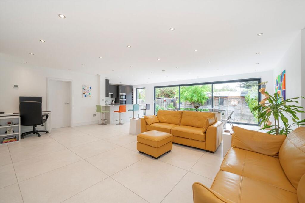 House in Twickenham - View 5