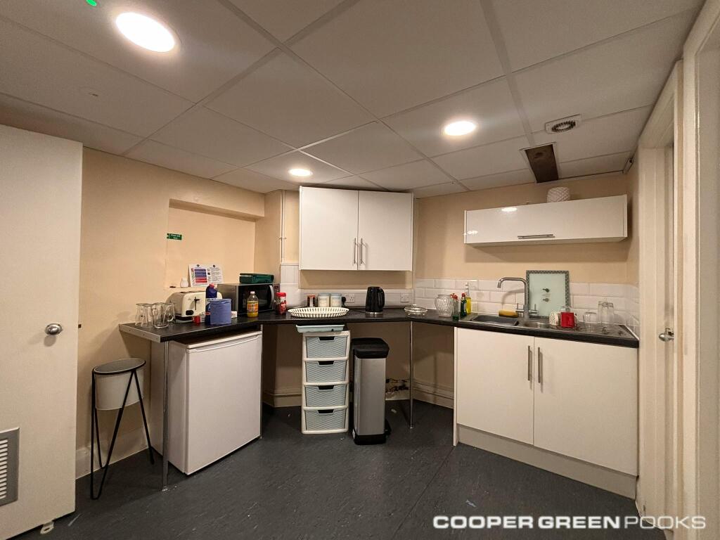 Lower Ground Floor Kitchenette