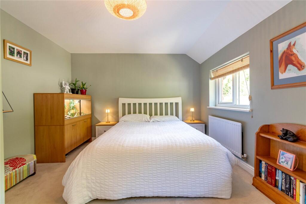 House in Marlborough, St Margarets - More
