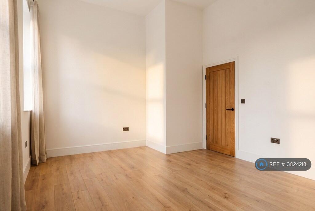 Apartment in Calderdale, West Yorkshire - More