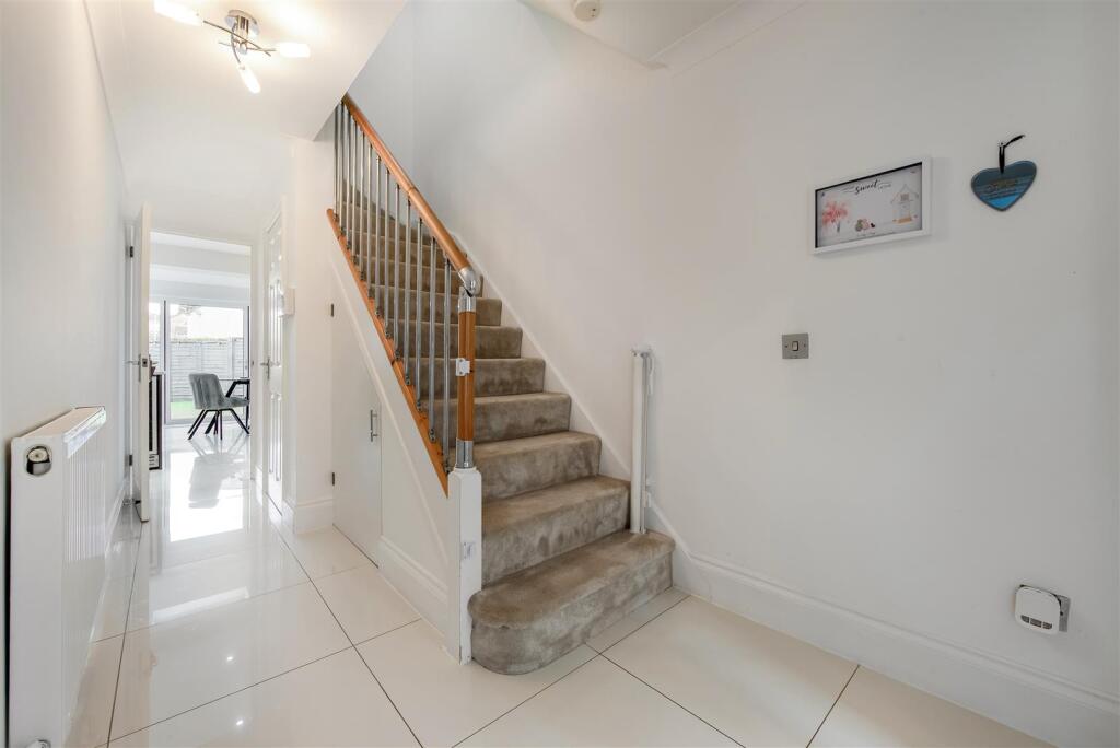 Mundays Row, Horndean photo 3