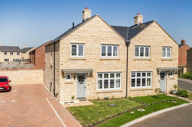 Brimstone Close, Ambrosden, Bicester photo 2